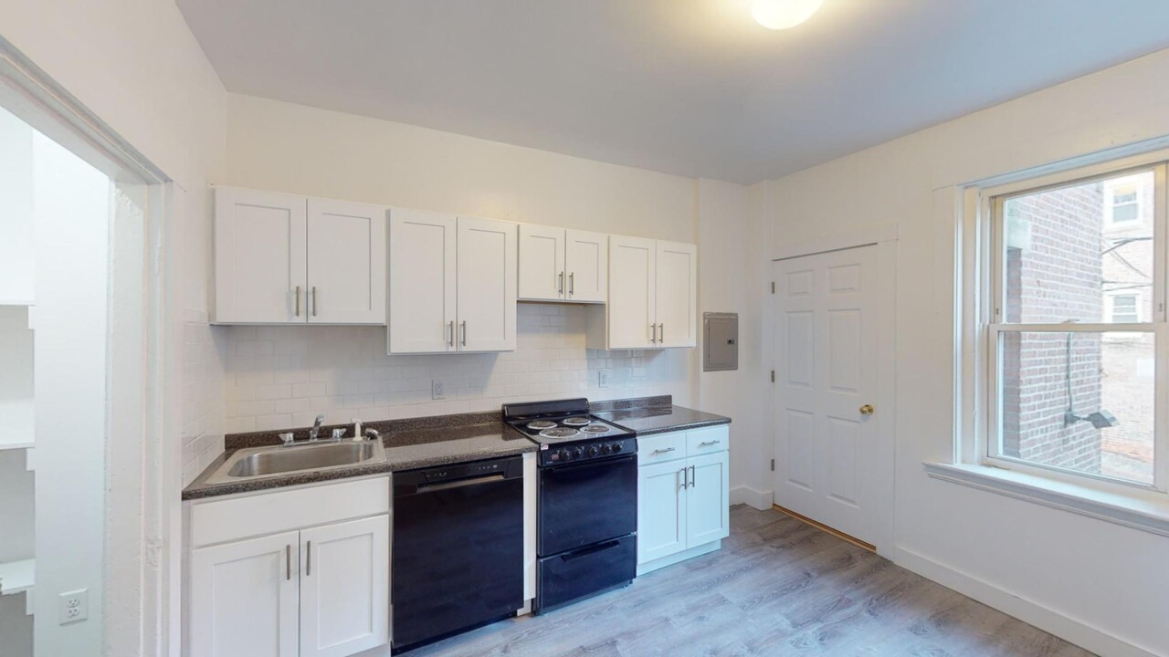 1383 Commonwealth Ave, Unit A in Boston, MA - Building Photo