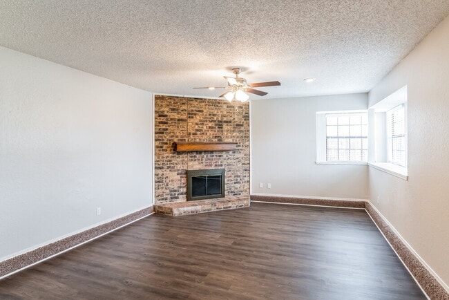 4008 Shackelford Dr in Mesquite, TX - Building Photo - Building Photo