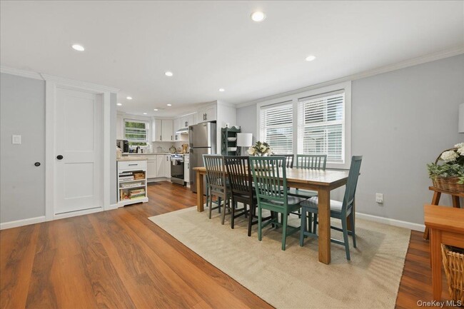 5 Carlton Ave in Port Washington, NY - Building Photo - Building Photo