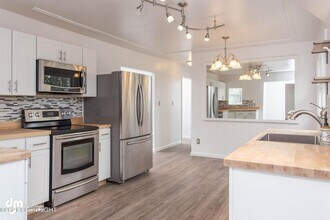 2230 Candy Pl in Anchorage, AK - Building Photo - Building Photo