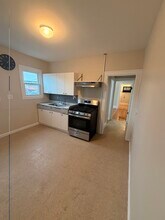 14 Maine Ave, Unit 2 in Somerville, MA - Foto de edificio - Building Photo