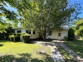 4302 2nd Ave in Marianna, FL - Building Photo