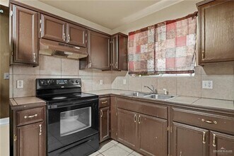 6 McCormack Dr in Edinburg, TX - Building Photo - Building Photo