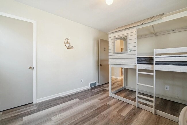 1954 Wisteria Rd in Rockford, IL - Foto de edificio - Building Photo