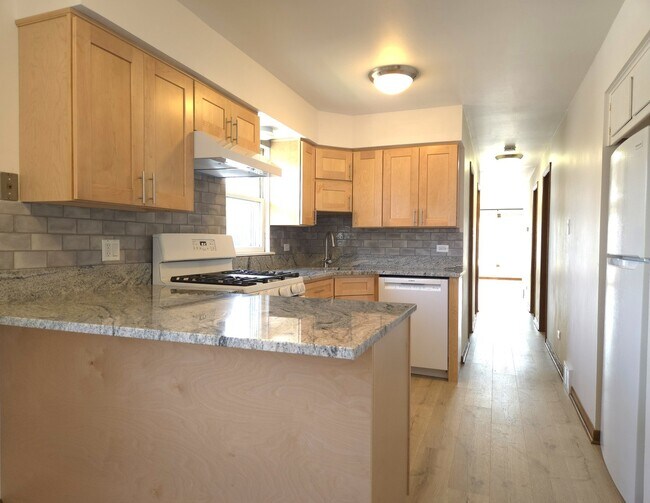 7010 W Diversey Ave in Chicago, IL - Building Photo - Building Photo