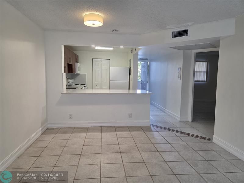 8040 N Colony Cir in Tamarac, FL - Building Photo