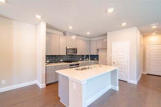 7800 Manilla Dr in Rowlett, TX - Foto de edificio - Building Photo