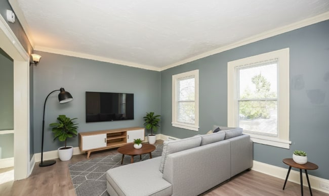 2174 W 103rd St in Cleveland, OH - Foto de edificio - Building Photo