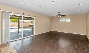 439 E Malibu Dr in Tempe, AZ - Foto de edificio - Building Photo