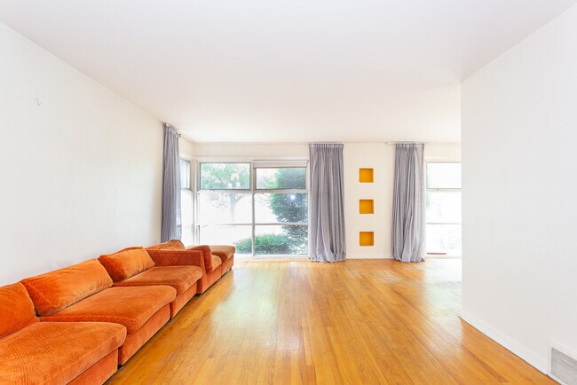7407 N California Ave, Unit SFH in Chicago, IL - Building Photo - Building Photo