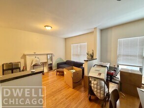 732 W Roscoe St, Unit 724-2N in Chicago, IL - Building Photo - Building Photo