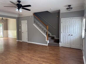 38 Highoak Dr in Marietta, GA - Foto de edificio - Building Photo