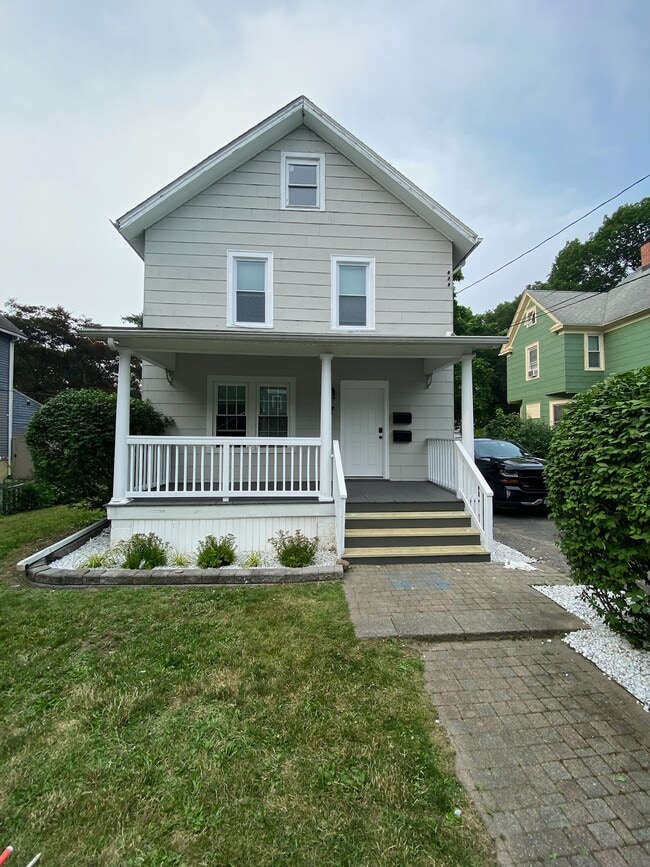 7 De Laval Pl, Unit 1 in Poughkeepsie, NY - Building Photo - Building Photo