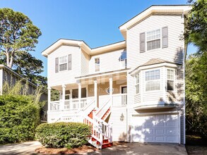 12 Peregrine Dr in Hilton Head Island, SC - Building Photo - Building Photo