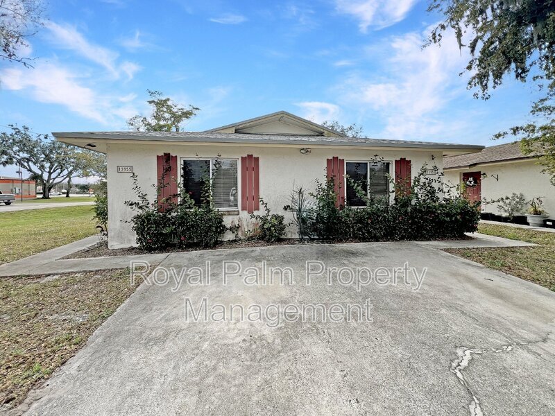 13955 First St in Ft. Myers, FL - Building Photo