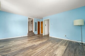 301 Belleville Ave, Unit 1 in Bloomfield, NJ - Foto de edificio - Building Photo