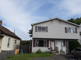 107 Robin St in Bridgeport, CT - Building Photo