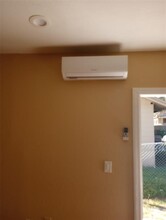 10408 N WOODMERE Rd-Unit -2 in Tampa, FL - Building Photo - Building Photo