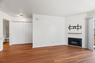 215 Woodland Pkwy in San Marcos, CA - Building Photo - Building Photo