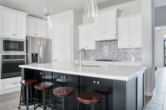 30142 Gold Finch Pl in Fulshear, TX - Foto de edificio - Building Photo