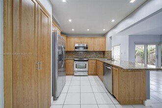 621 SW 99th Pl in Miami, FL - Building Photo - Building Photo