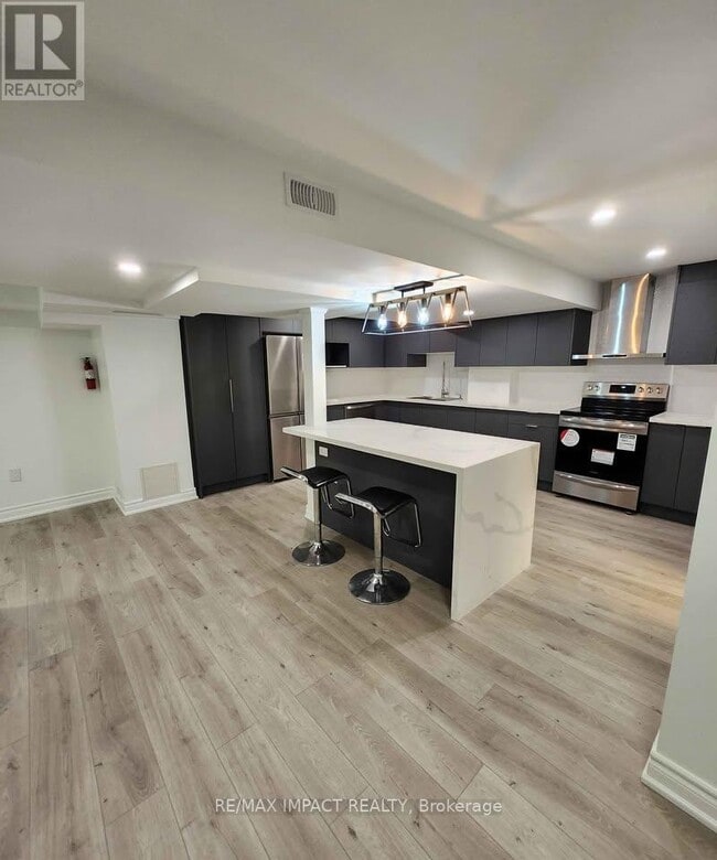 127 Gillett Dr in Ajax, ON - Building Photo - Building Photo