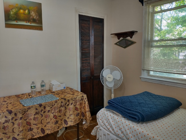 1843 Fairhaven Rd in East Meadow, NY - Building Photo - Building Photo