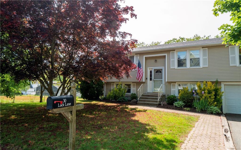 30 Lock Ln in Portsmouth, RI - Building Photo