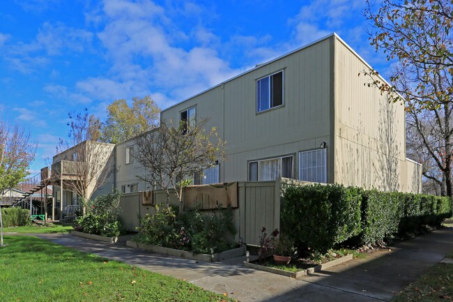 Summit at Fair Oaks in Fair Oaks, CA - Foto de edificio - Building Photo