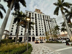 651 Okeechobee Blvd, Unit 651 Okeechobee Boulevard 401 in West Palm Beach, FL - Foto de edificio - Building Photo