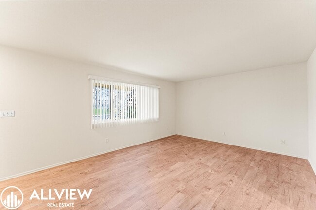 16731 Bartlett Ln in Huntington Beach, CA - Building Photo - Building Photo