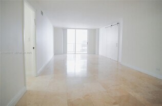 6039 Collins Ave, Unit 503 in Miami Beach, FL - Building Photo