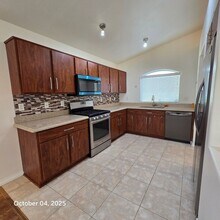 5715 Crowbush Cove Pl in Las Vegas, NV - Building Photo - Building Photo