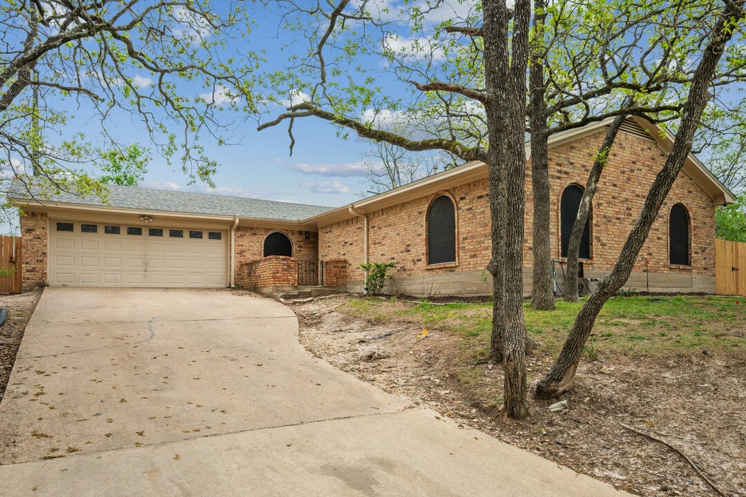 2510 Twisted Oaks Dr in Bryan, TX - Building Photo
