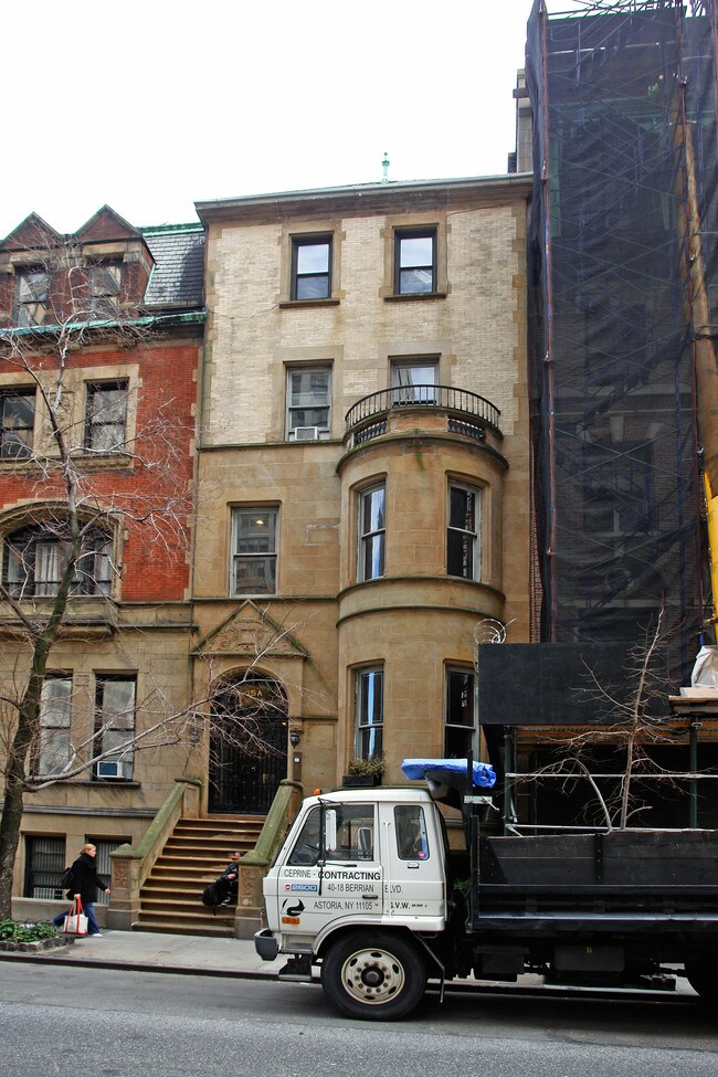 15A W 73rd St in New York, NY - Building Photo - Building Photo