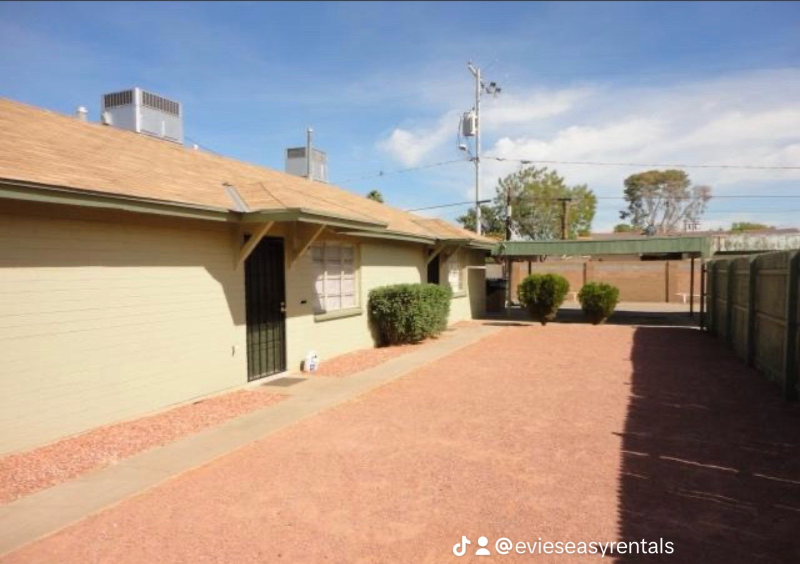 1813 N 18th St in Phoenix, AZ - Building Photo