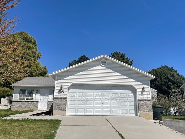 property at 1350 925 W