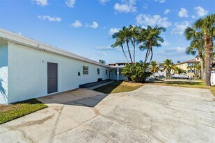 1733 Bayou Grande Blvd NE in St. Petersburg, FL - Building Photo