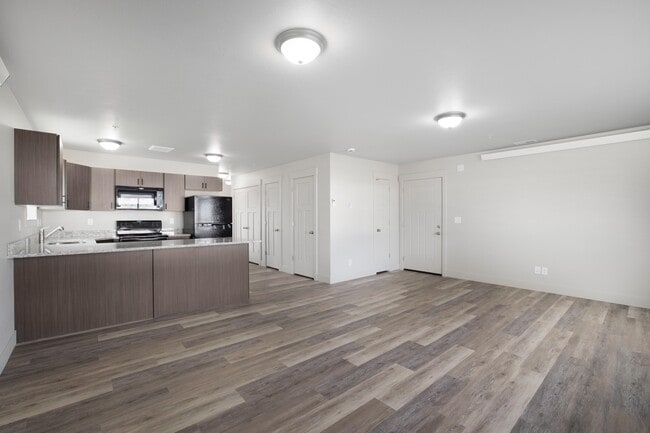 6066 N Silver Fox Rd in Ammon, ID - Foto de edificio - Building Photo