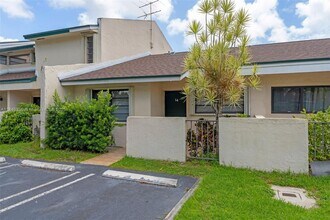 10830 SW 72nd St in Miami, FL - Building Photo - Building Photo
