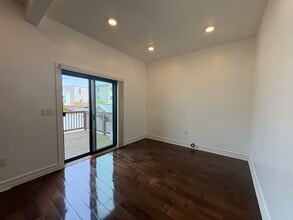 232 Bowers St in Jersey City, NJ - Building Photo - Building Photo