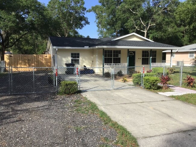 601 SW Naha St in Keystone Heights, FL - Building Photo - Building Photo