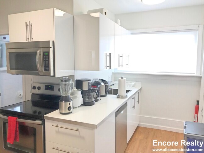 287 Dorchester St, Unit 2