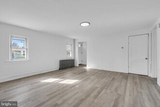 28 Bond St in Trenton, NJ - Building Photo - Building Photo