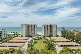 ISLANDER CLUB OF LONGBOAT in Longboat Key, FL - Building Photo - Building Photo