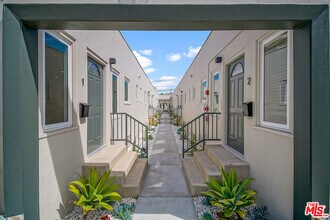1217 9th St in Santa Monica, CA - Foto de edificio - Building Photo