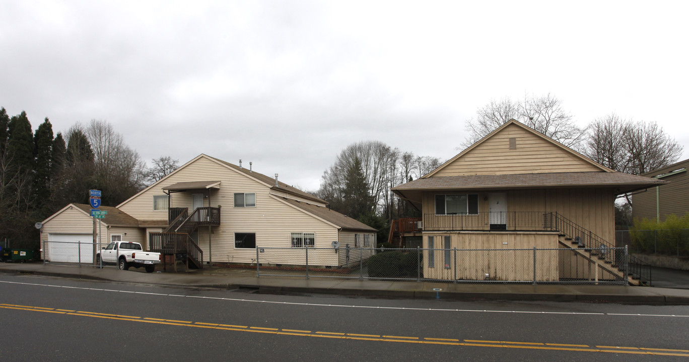 1919-1927 SW Spring Garden St in Portland, OR - Building Photo