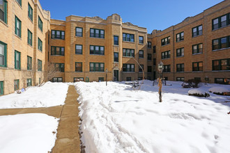 Mozart Court in Chicago, IL - Building Photo - Building Photo