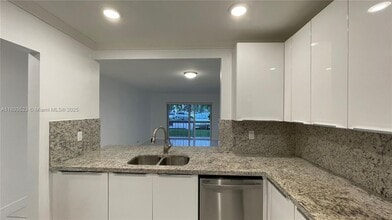 7830 Camino Real in Miami, FL - Building Photo - Building Photo