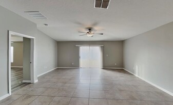 10121 Berryessa Ave in Riverview, FL - Building Photo